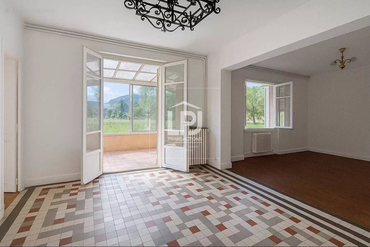 Appartement à FROUZINS