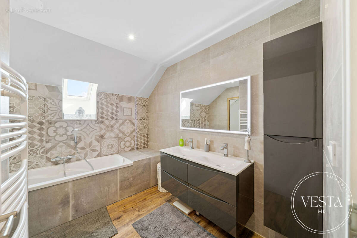 Maison à ARC-SUR-TILLE