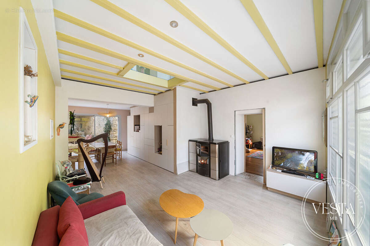 Maison à CORCELLES-LES-MONTS