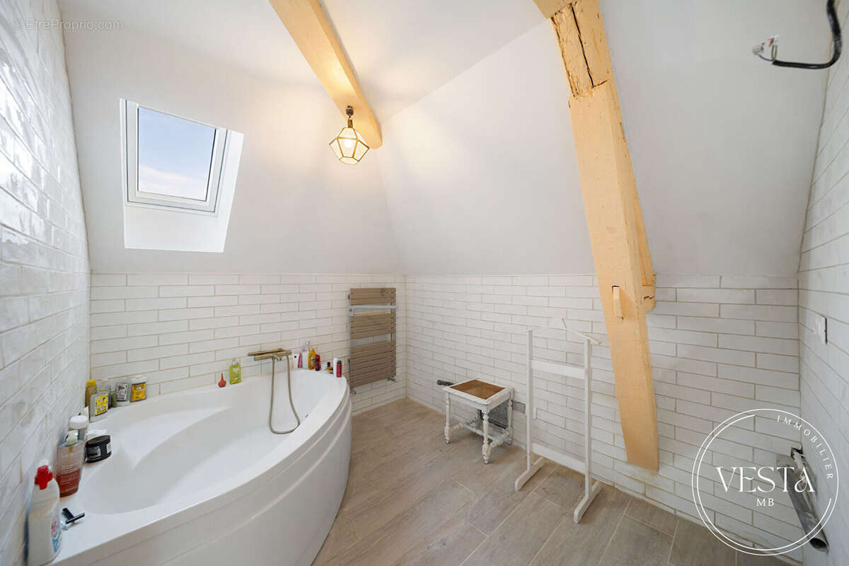 Maison à CORCELLES-LES-MONTS