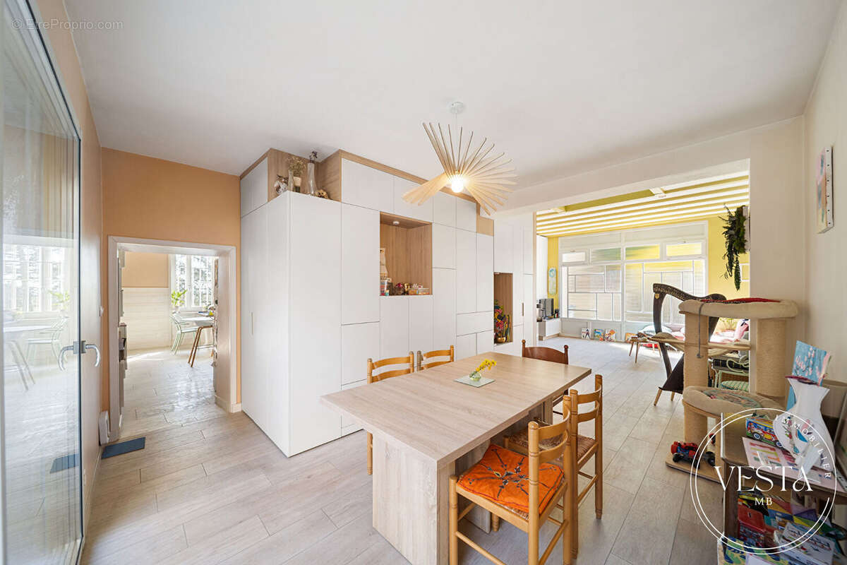 Maison à CORCELLES-LES-MONTS