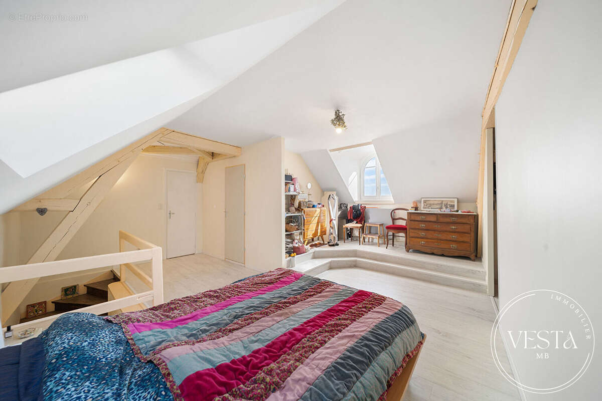 Maison à CORCELLES-LES-MONTS