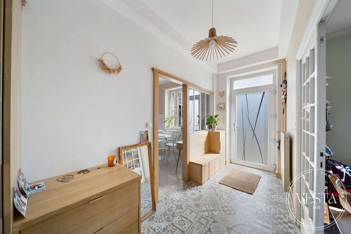 Maison à CORCELLES-LES-MONTS