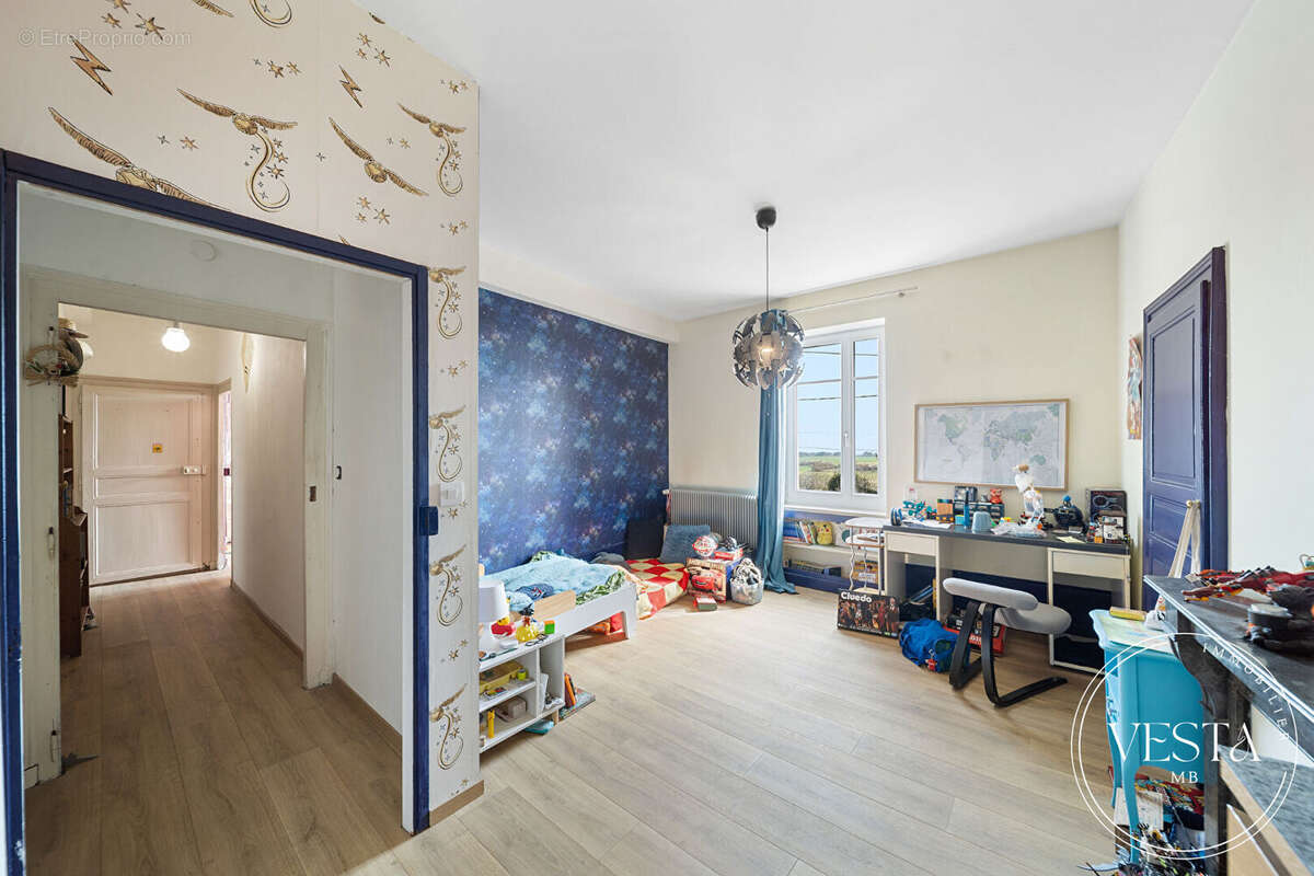 Maison à CORCELLES-LES-MONTS