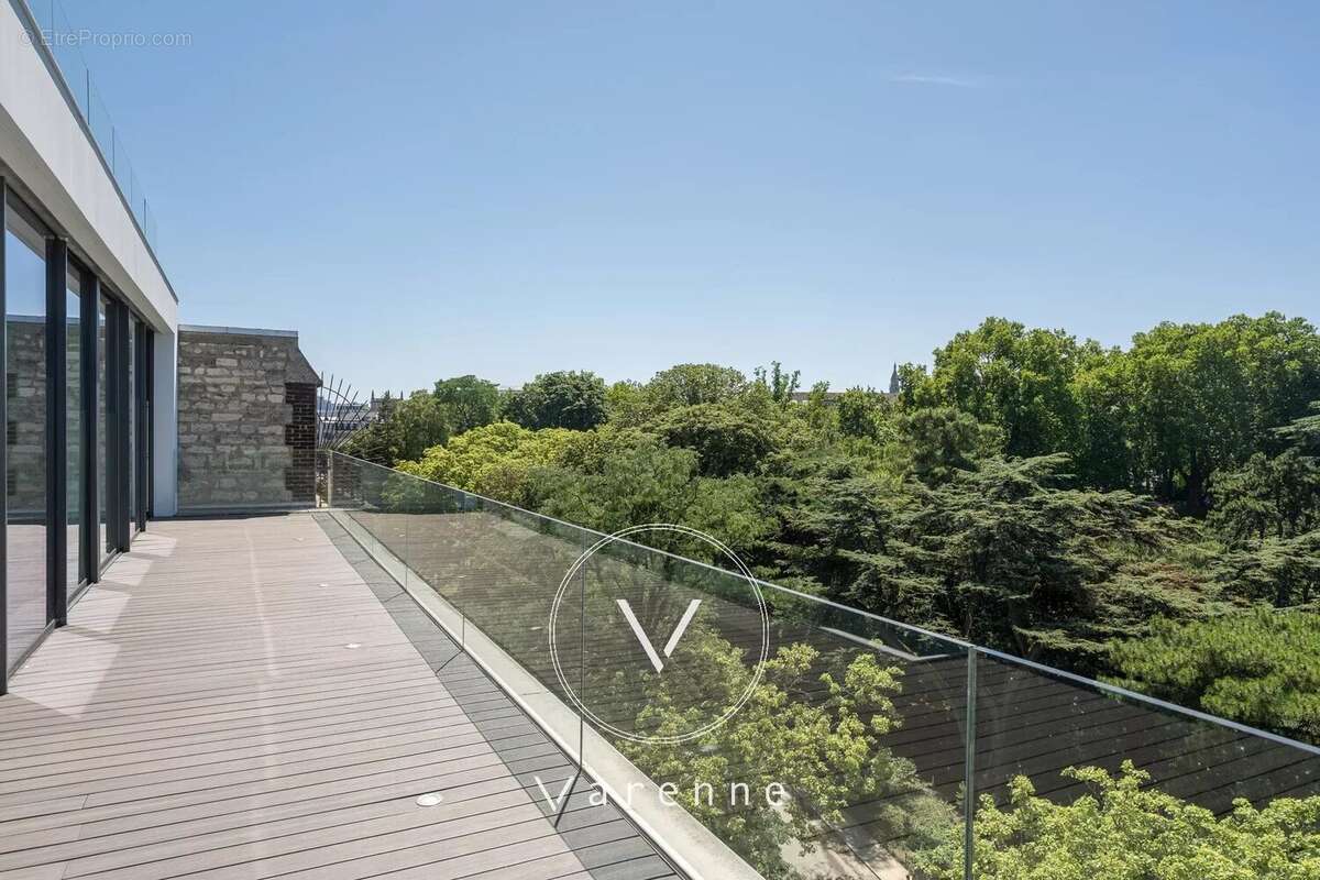 Appartement à PARIS-14E