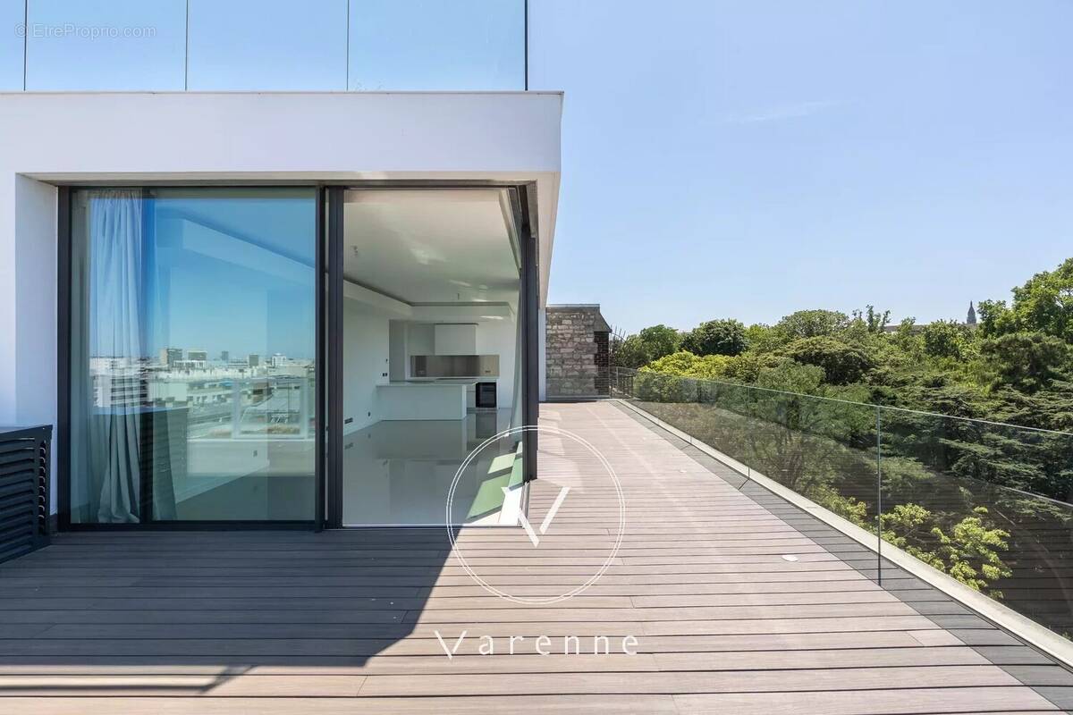 Appartement à PARIS-14E