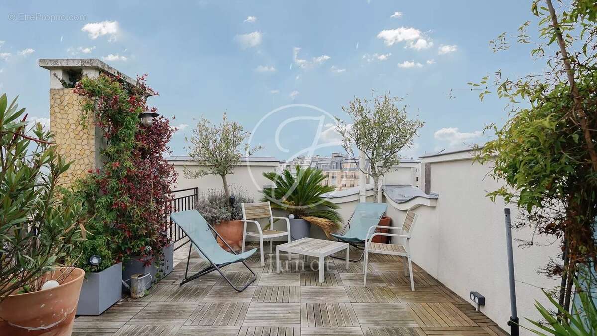 Appartement à PARIS-16E