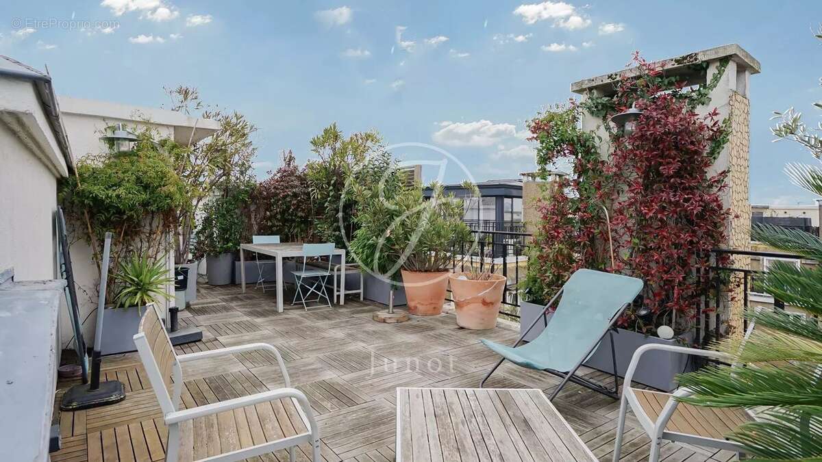 Appartement à PARIS-16E