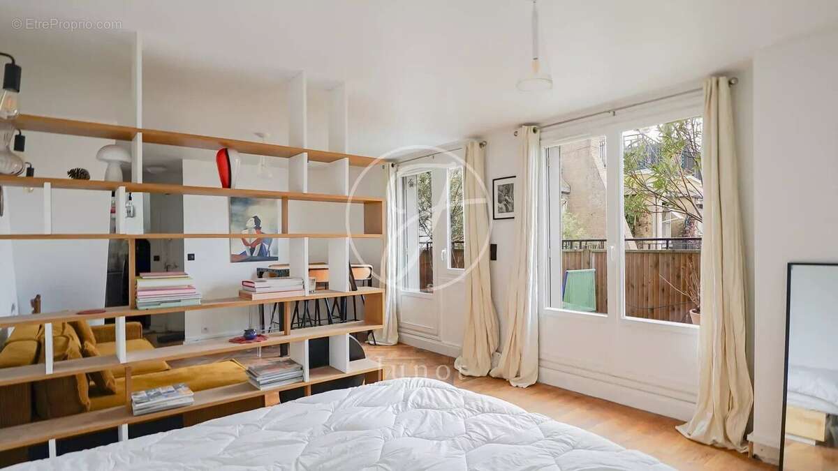 Appartement à PARIS-16E