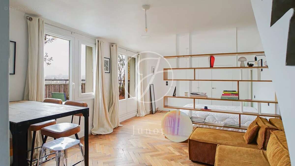 Appartement à PARIS-16E