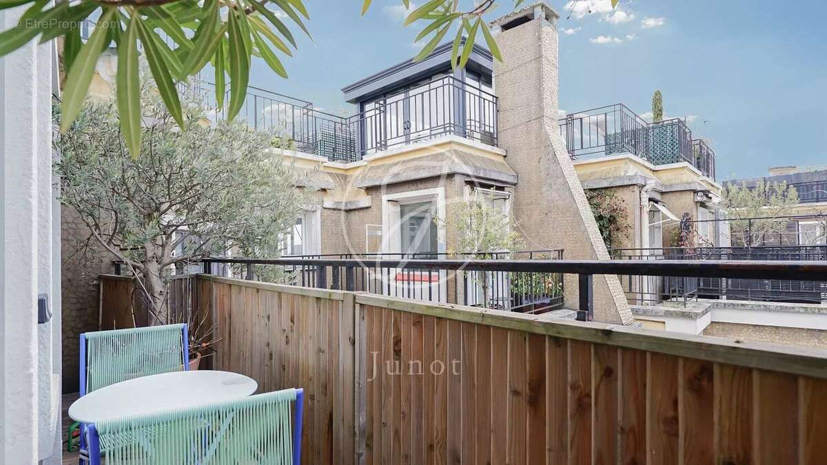 Appartement à PARIS-16E