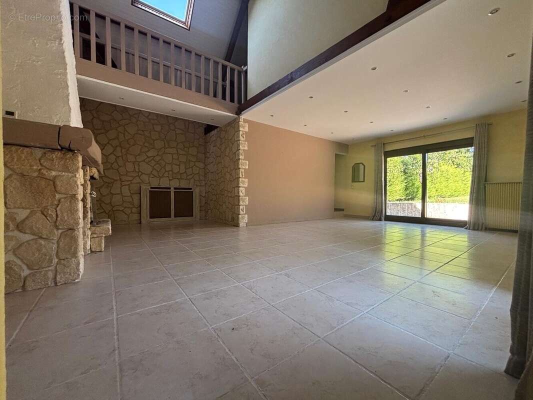 Maison à SAINTRY-SUR-SEINE