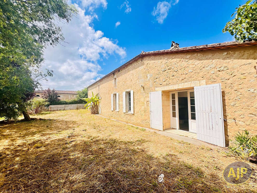 Maison à SAINT-ETIENNE-DE-LISSE