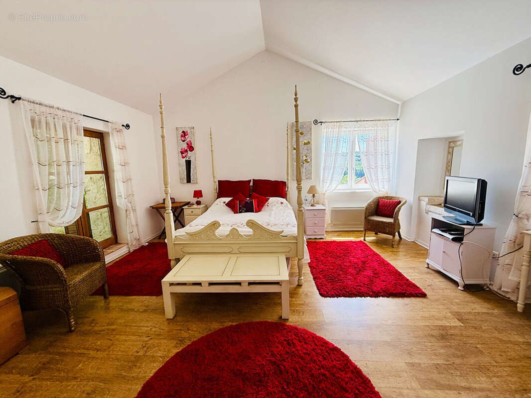 Maison à SAINTE-COLOMBE-DE-VILLENEUVE