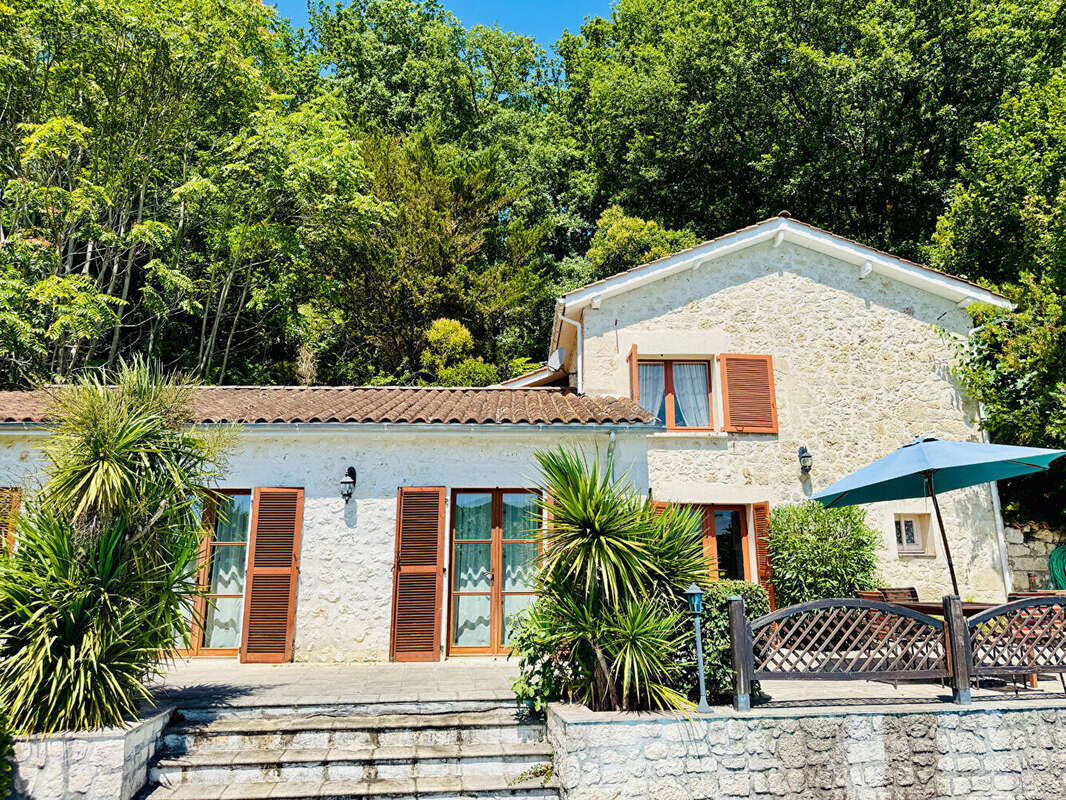 Maison à SAINTE-COLOMBE-DE-VILLENEUVE