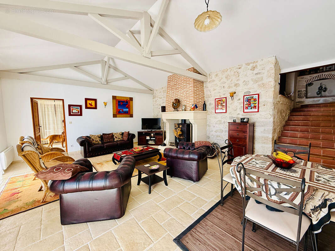 Maison à SAINTE-COLOMBE-DE-VILLENEUVE