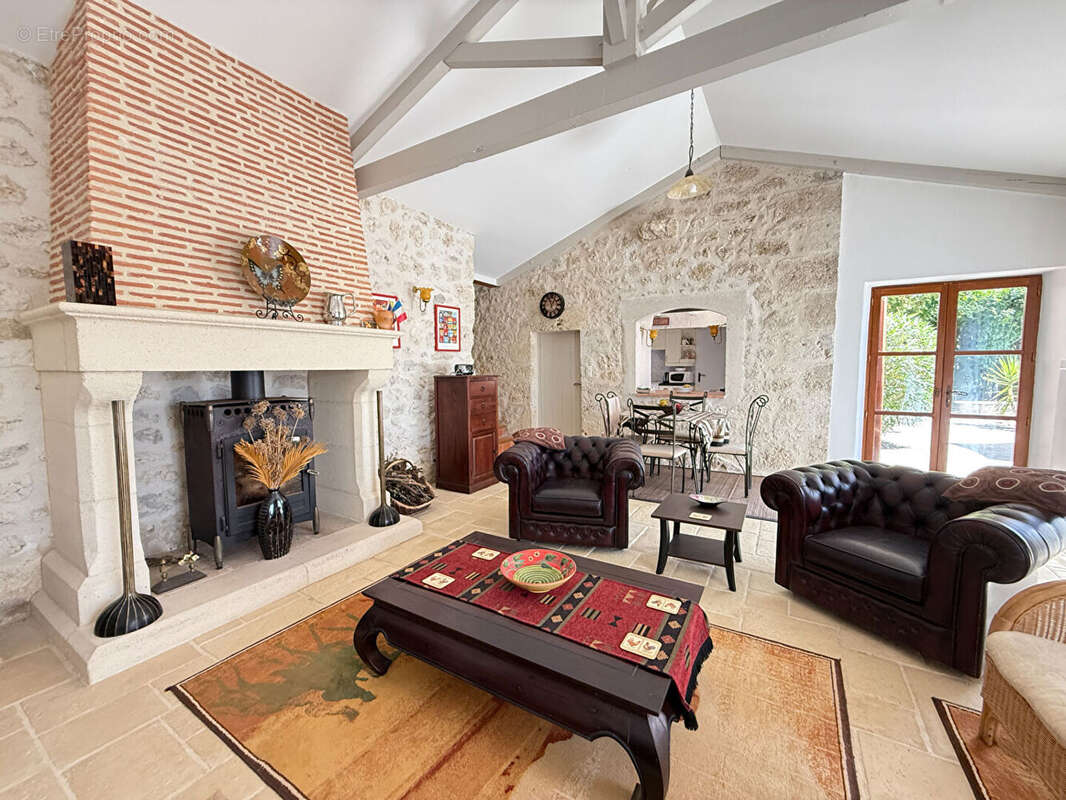 Maison à SAINTE-COLOMBE-DE-VILLENEUVE