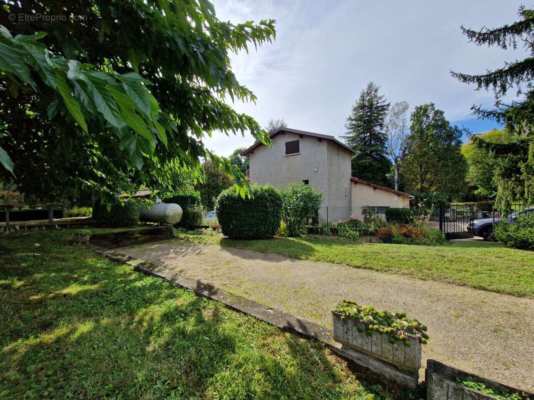 Maison à SAINT-GENIS-LAVAL