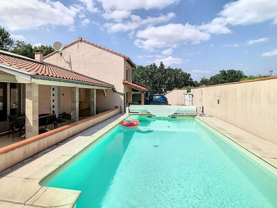 Maison à PINS-JUSTARET