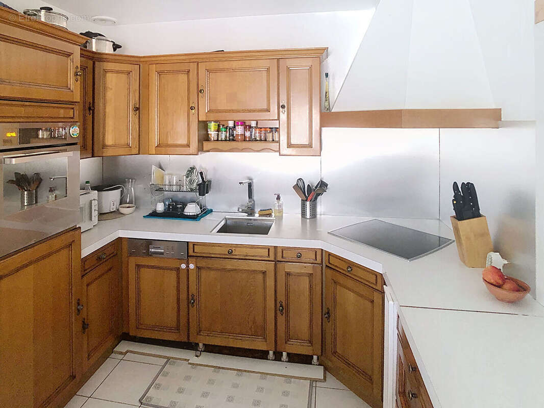 Maison à PINS-JUSTARET