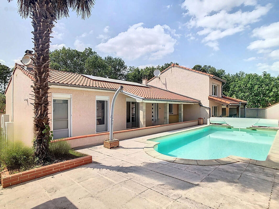 Maison à PINS-JUSTARET