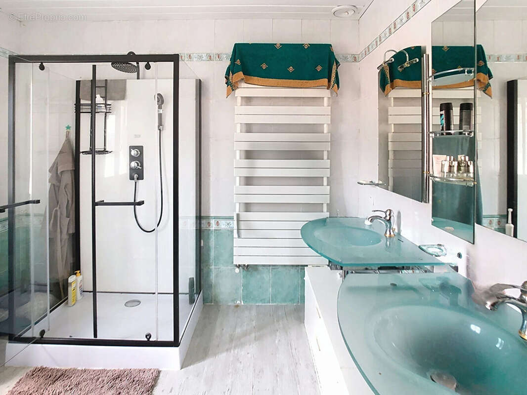 Maison à PINS-JUSTARET