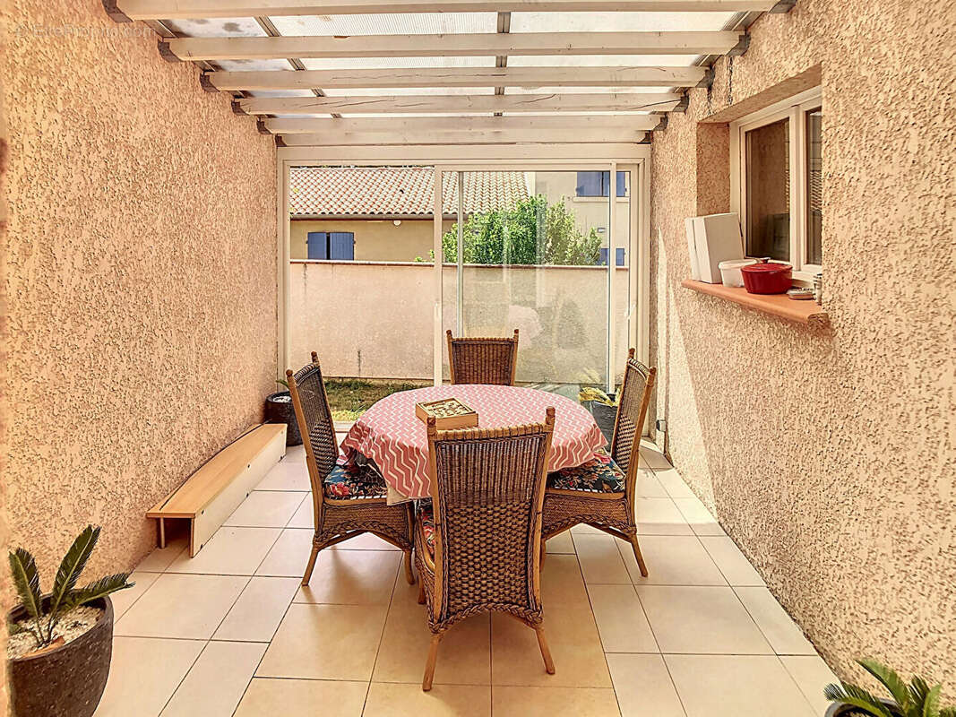 Maison à PINS-JUSTARET