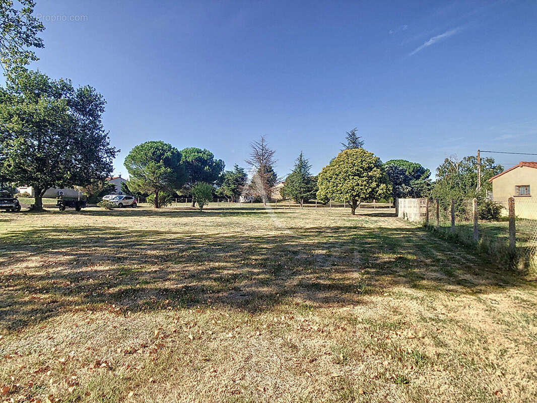Terrain à LABARTHE-SUR-LEZE