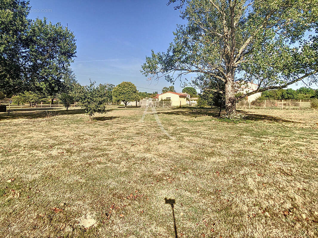 Terrain à LABARTHE-SUR-LEZE