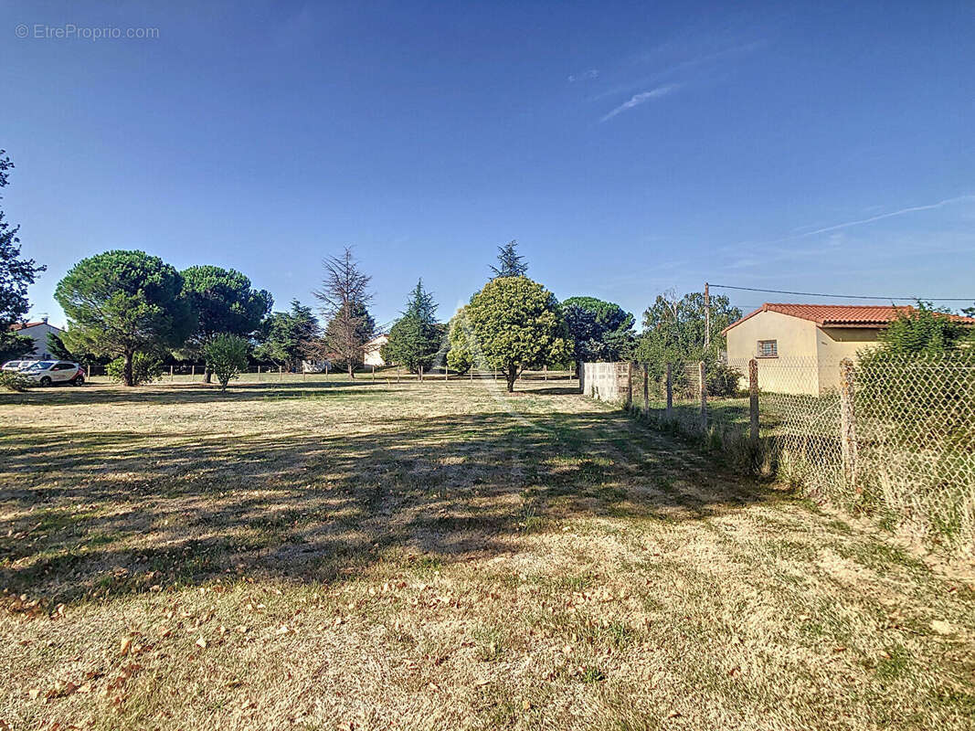 Terrain à LABARTHE-SUR-LEZE