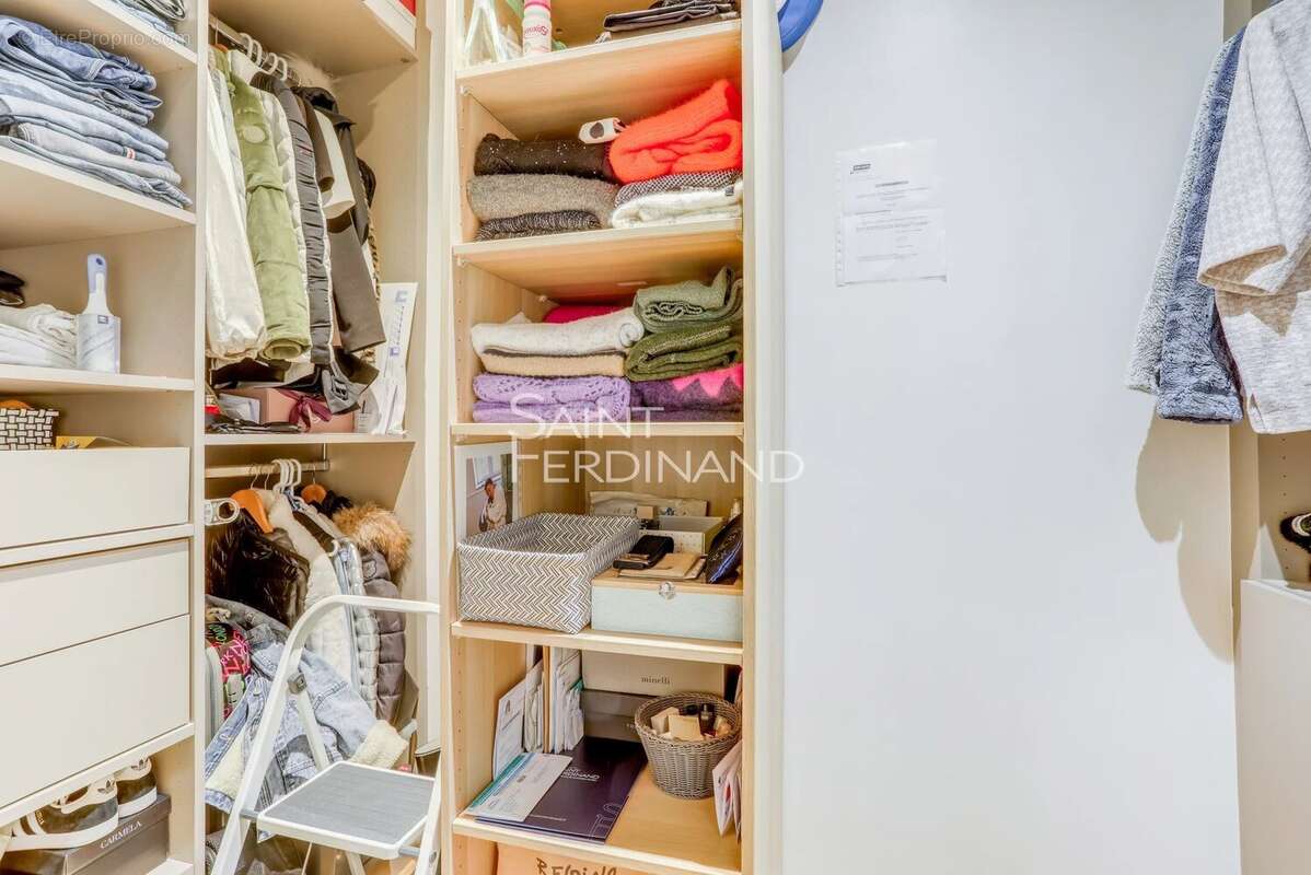 Appartement à NEUILLY-SUR-SEINE