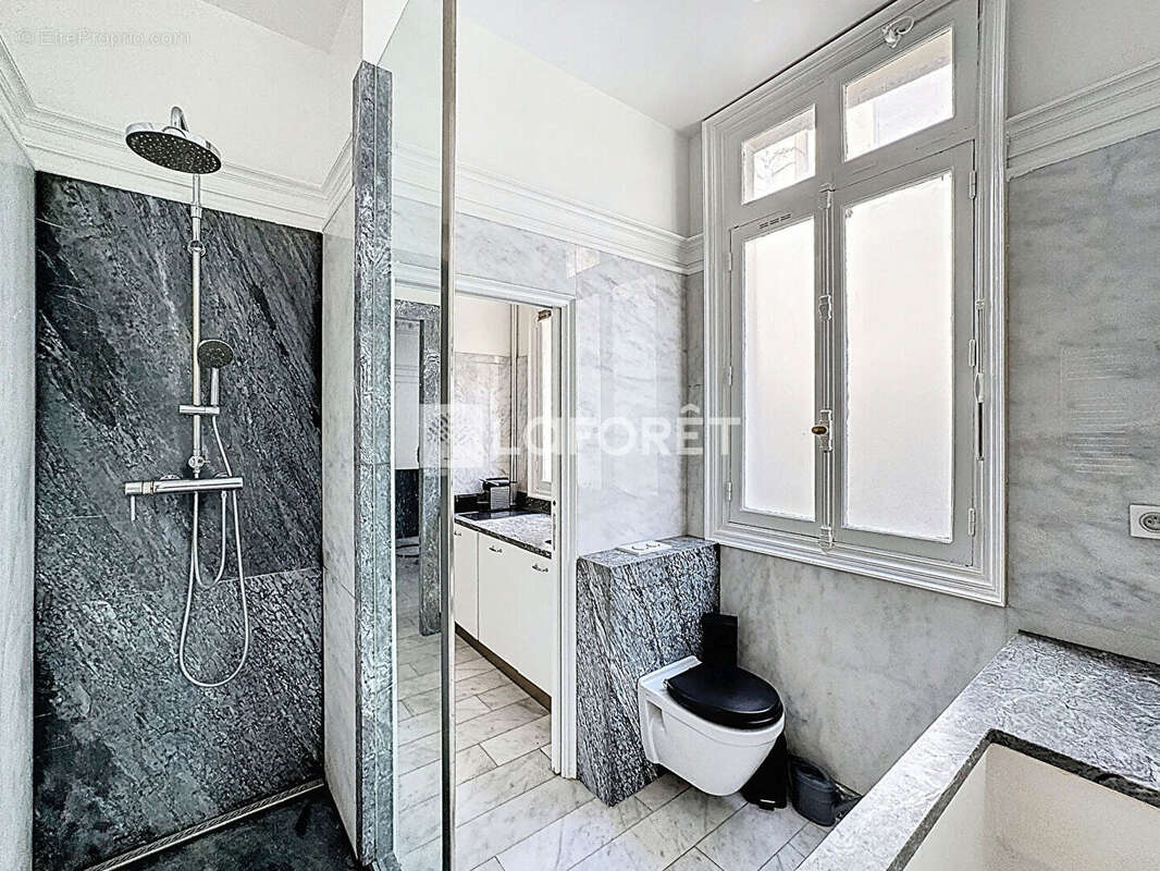 Appartement à PARIS-8E