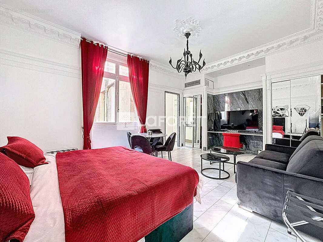 Appartement à PARIS-8E