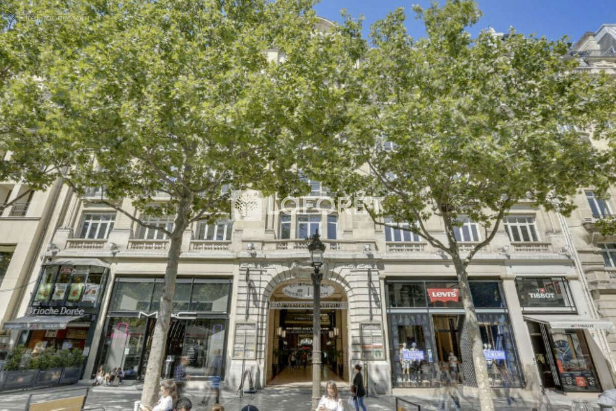 Appartement à PARIS-8E