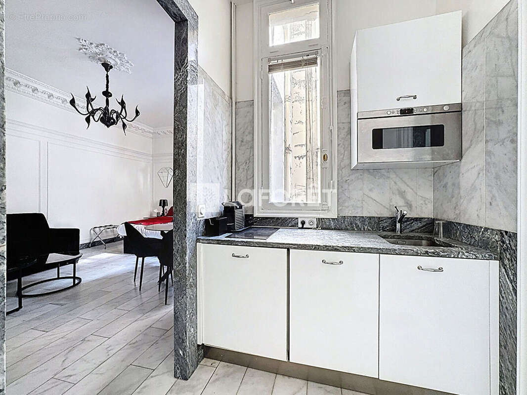 Appartement à PARIS-8E