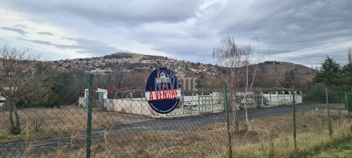 Terrain à VEYRE-MONTON