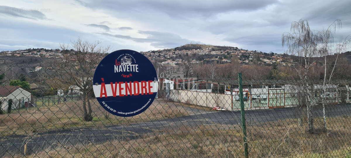 Terrain à VEYRE-MONTON