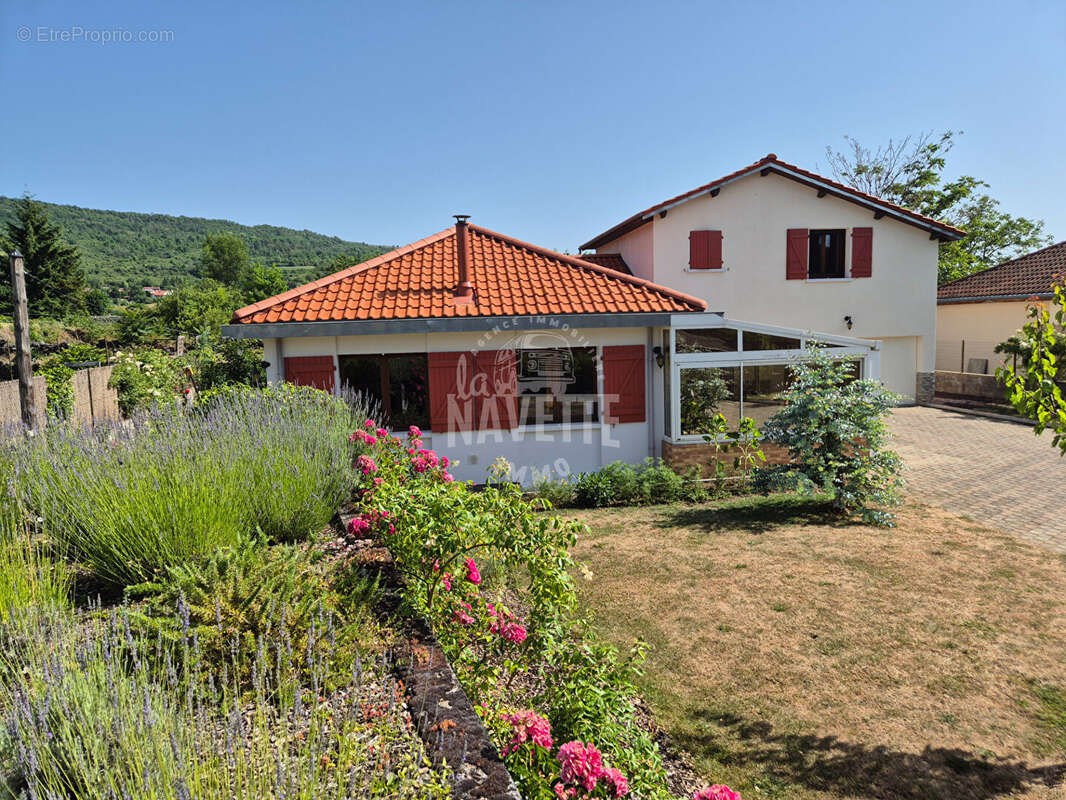 Maison à SAINT-AMANT-TALLENDE