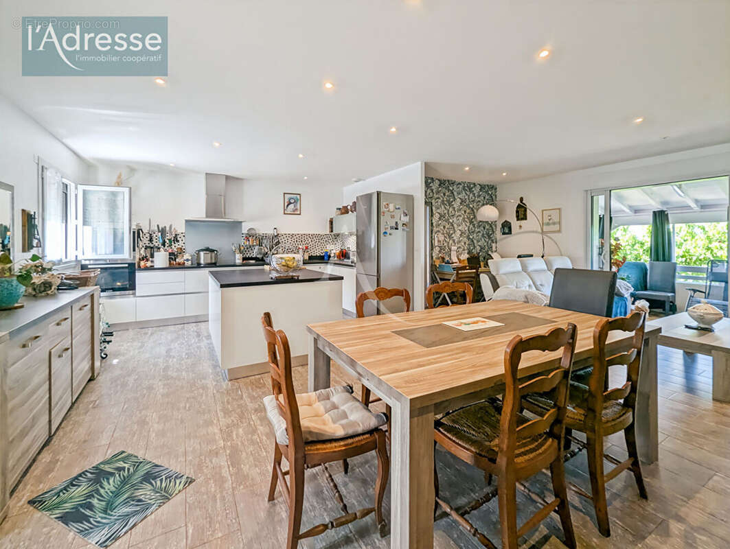 Maison à PUY-L&#039;EVEQUE