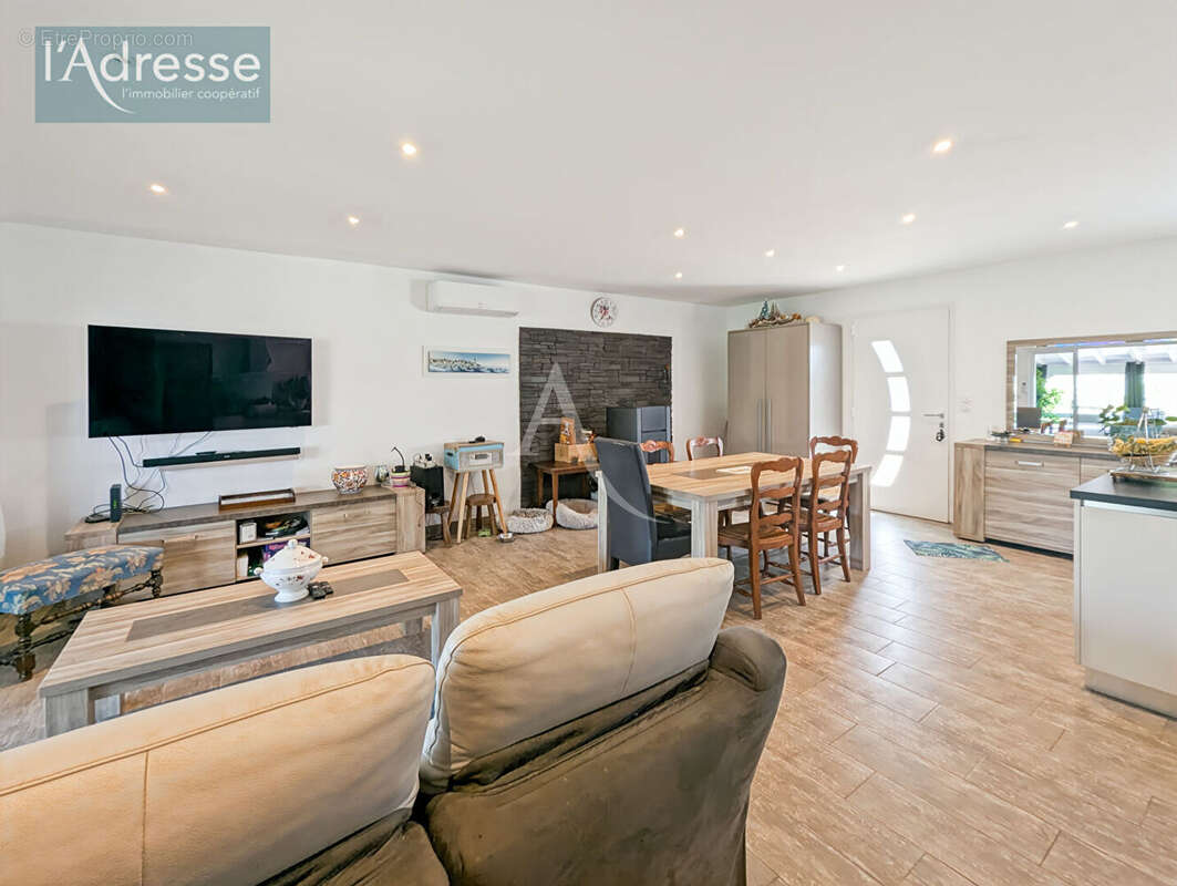 Maison à PUY-L&#039;EVEQUE