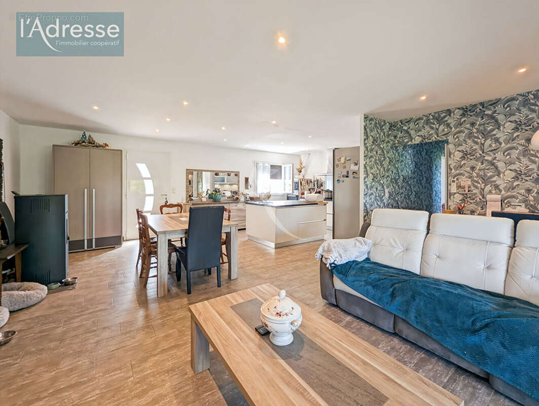 Maison à PUY-L&#039;EVEQUE