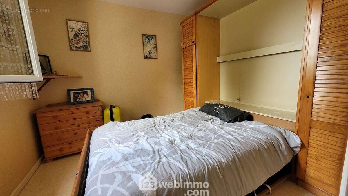 1 avec armoire lit escamotable 2 places - Maison à LONGEVILLE-SUR-MER