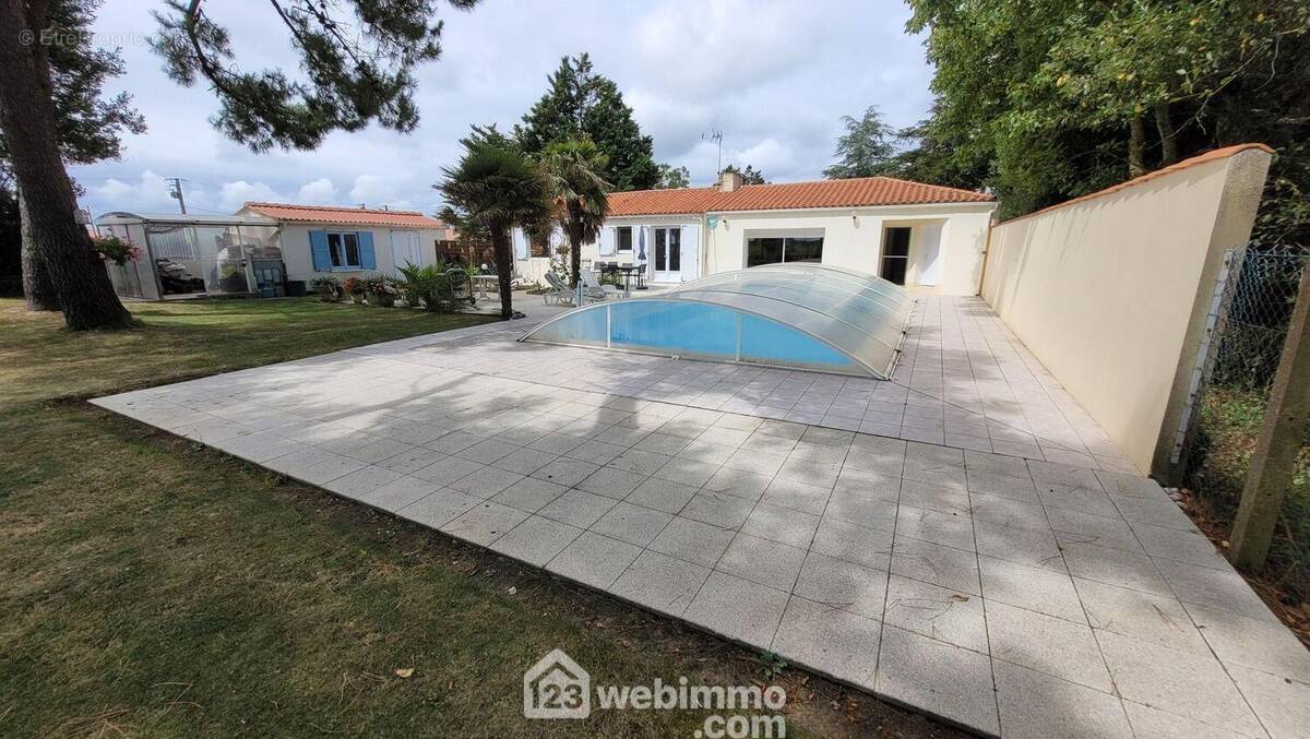 Maison 124m², Piscine et garage - Maison à LONGEVILLE-SUR-MER