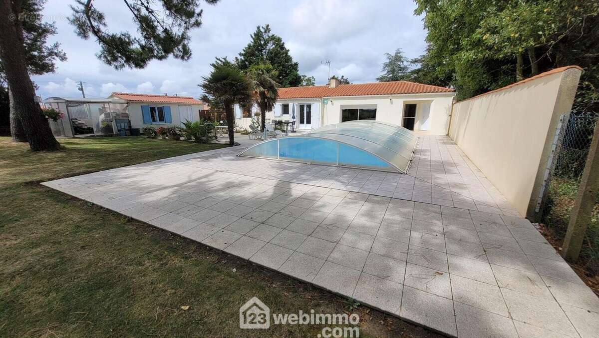 Maison 124m², Piscine et garage - Maison à LONGEVILLE-SUR-MER