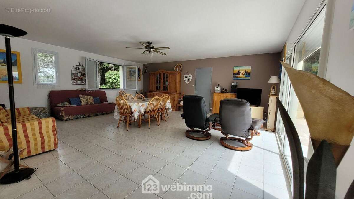 Ouvrant sur la terrasse et la piscine - Maison à LONGEVILLE-SUR-MER