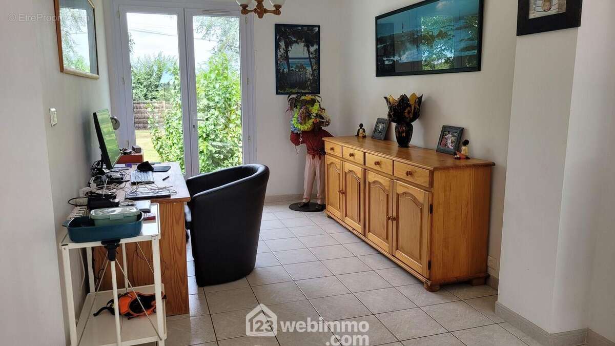 Un bureau de 8m² - Maison à LONGEVILLE-SUR-MER