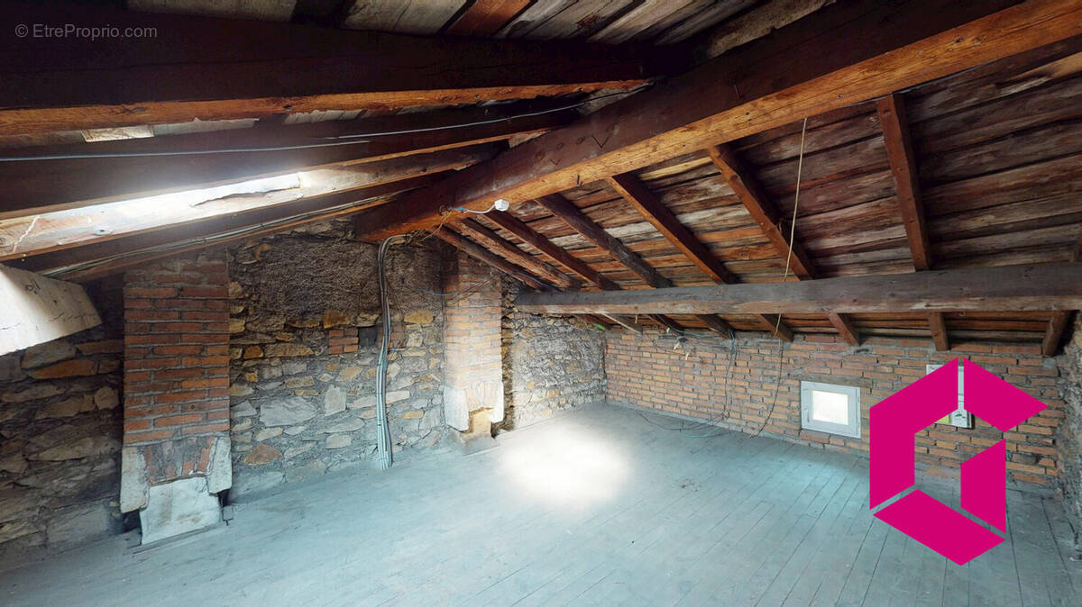 Appartement à UNIEUX