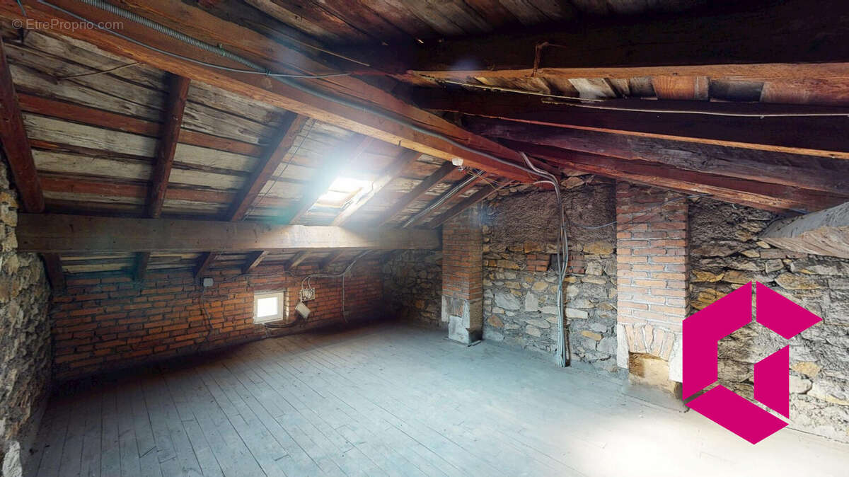 Appartement à UNIEUX