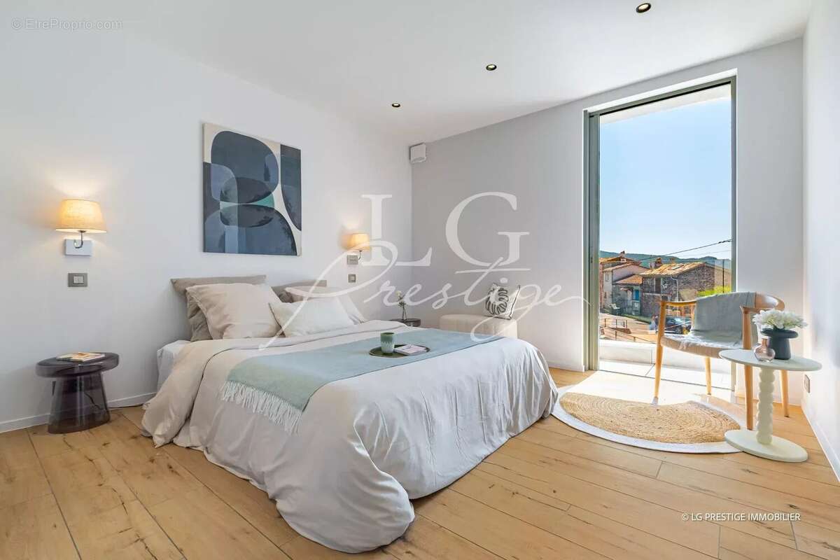 Appartement à MANDELIEU-LA-NAPOULE