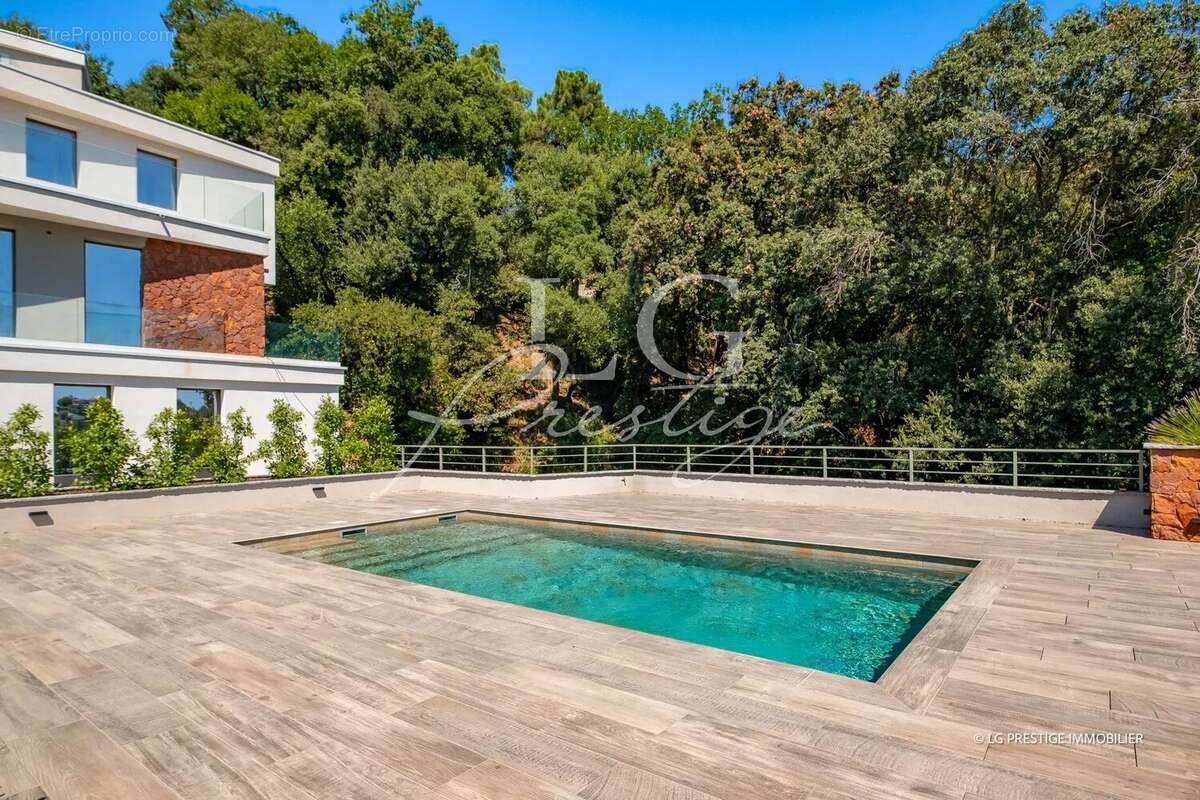 Appartement à MANDELIEU-LA-NAPOULE